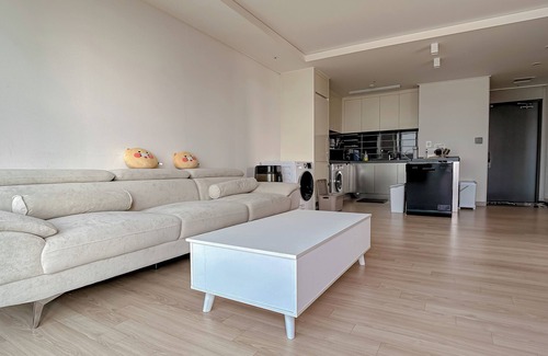 Songdo Apartment | Brand New 2BR 11F 646sq.ft, 2min to Hyundai outlet & Triple St., 2Free Parking