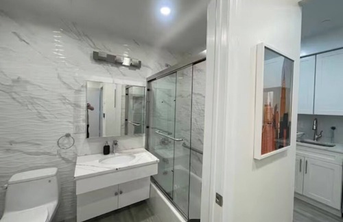 Queens Apartment | Brand New 2br - Linens Wi-Fi 5th fl