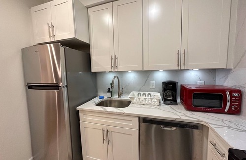 Queens Apartment | Brand New 2br - Linens Wi-Fi 2nd fl