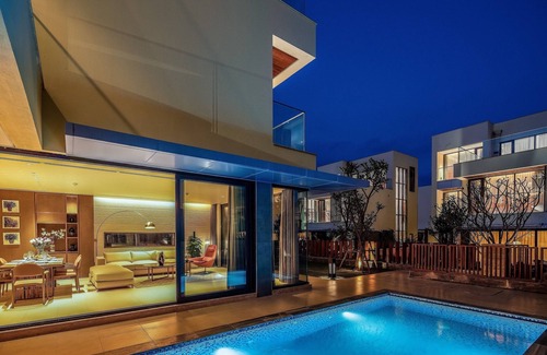 Dien Ban Villa | Brand New 3 BDR Pool Villa in 5 Star Resort| Beach