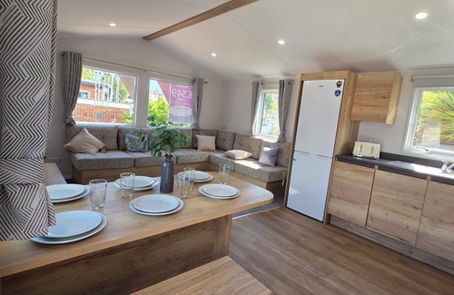 Clacton-on-Sea House | Brand New - 3 bedroom Caravan.