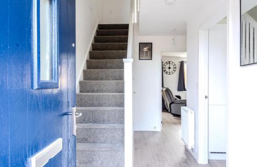 West Bromwich Apartment | Brand New 3 BEDROOM HOUSE WITH GARDEN AND FREE PARKING