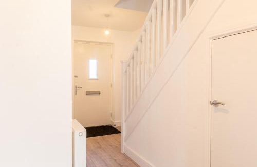 West Bromwich Apartment | Brand New 3 BEDROOM HOUSE WITH GARDEN AND FREE PARKING