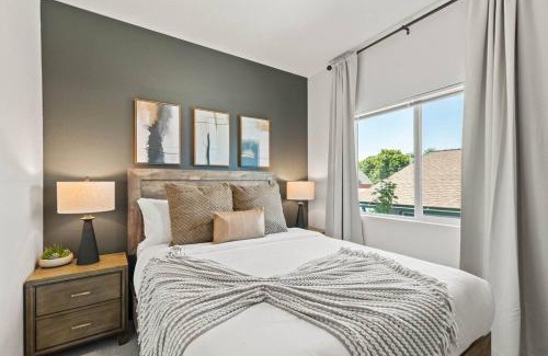 West Central Apartment | Brand New 3BD 2 5BTH Triplex Unit Near Downtown