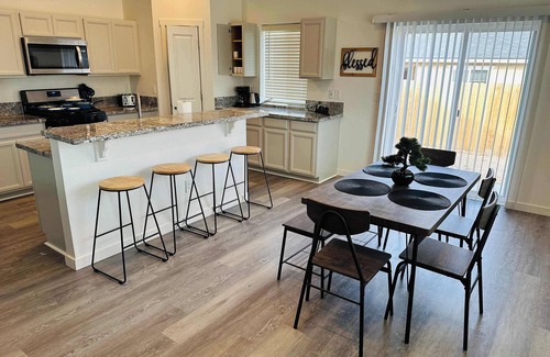 Fernley House | Brand New 3Bedrooms Fernley/2Bath/Pets OK/Sleeps14