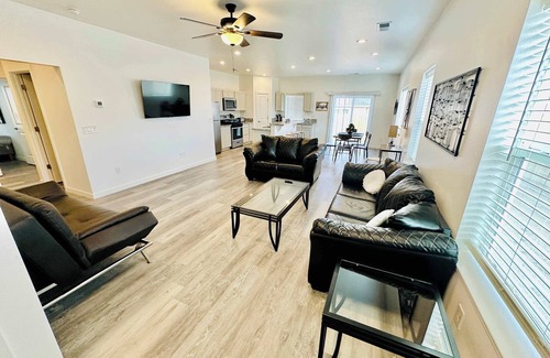 Fernley House | Brand New 3Bedrooms Fernley/2Bath/Pets OK/Sleeps14