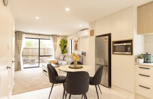 Woolston House | Brand New 3BR Home with Parking in Christchurch