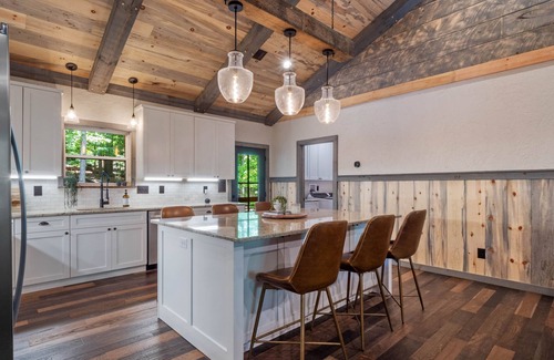 Ellijay Cabin | - Brand New, 3BR Modern, and Luxury Cabin w/HotTub & Fireplaces