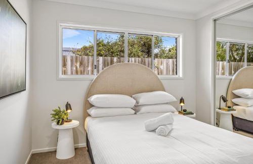 Redcliffe House | Brand-New 4-Bed Beach House with Alfresco Dining