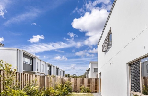 Rochedale House | Brand-new 4beds home,Minutes from M1 & Local Shops