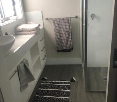 Glenroy House | Brand new 4br get away 5min to albury city