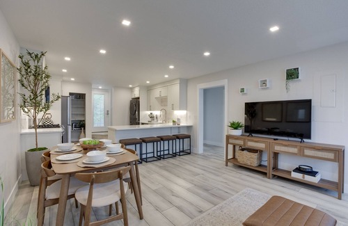 Hockinson House | BRAND NEW! 5 bedroom guesthouse in Brush Prairie sleeps 10