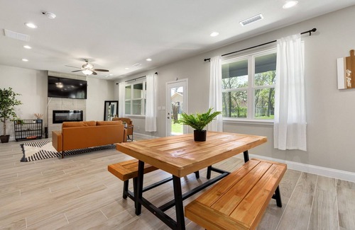 Cedar Crest House | Brand new 5 BR retreat in a quiet neighborhood- 10 minutes from downtown Dallas!