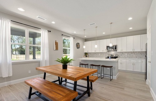 Cedar Crest House | Brand new 5 BR retreat in a quiet neighborhood- 10 minutes from downtown Dallas!