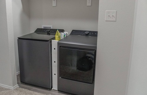 Tolar House | Brand New: 5bd/3ba, Cowboy Pool, Dog-Friendly, Privacy Fence, Playground