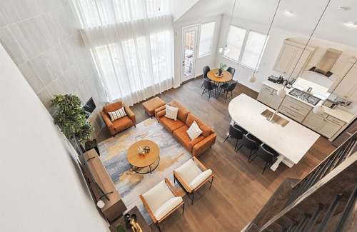 Irving House | Brand New 5BD,4BA Luxury Vacation Home w Hot Tub