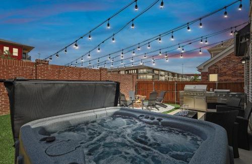 Irving House | Brand New 5BD 4BA Luxury Vacation Home w Hot Tub