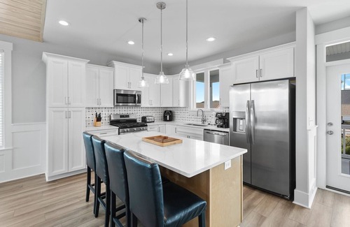 Long Beach House | Brand New 5BR 4.5BA House, Ocean Views, Pool, Elevator, Event Home, Sleeps 14