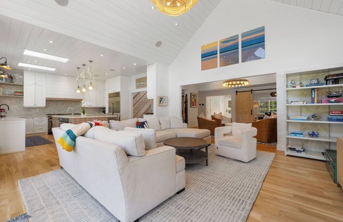 Water Mill House | BRAND NEW 7BR7BA Southampton Estate - Heated Salt Pool, Mins to Beach & Town
