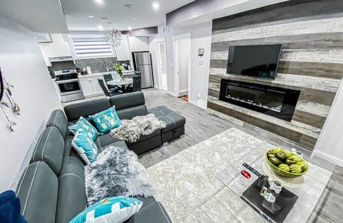 Beaumont Apartment | Brand New Adorable -1 Bdr suite- private entrance-10 min airport/Self checking