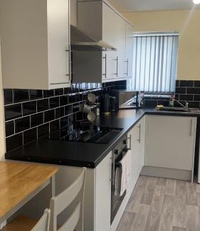 Burton on Trent Apartment | Brand new apartments with Open plan kitchens & Diner , FREE WIFI & NETFLIX included