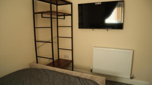 Burton on Trent Apartment | Brand new apartments with Open plan kitchens & Diner , FREE WIFI & NETFLIX included
