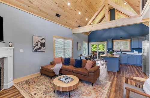 Rogers Cabin | Brand New/ATV Trailer Parking/5 min to Miguel's