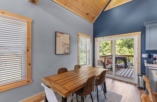 Rogers Cabin | Brand New/ATV Trailer Parking/5 min to Miguel's