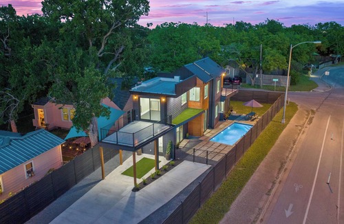 Cherrywood House | Brand New Austin Downtown Home -Pool