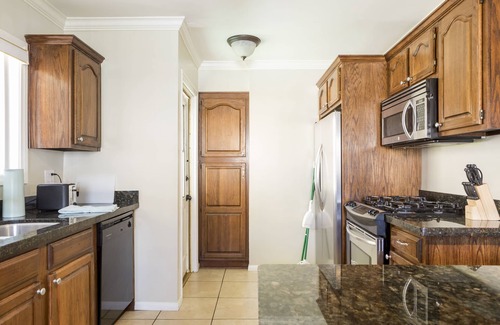 Belmont Shore Apartment | Brand New Beach Cottage Belmont Shores!