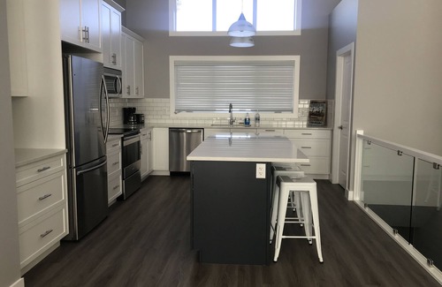 Mountain View House | Brand new beautiful home with the best view outside of Waterton Park. UPPER fl.