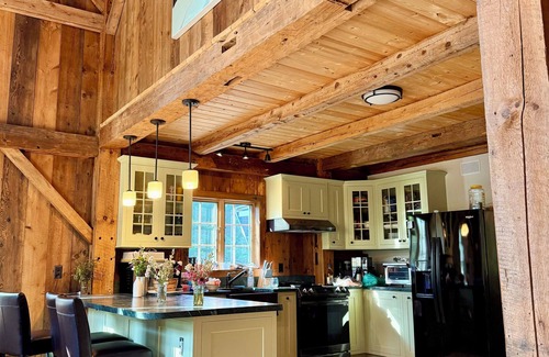 Granville House | BRAND NEW: Beautifully Restored Timber Frame Barn w/Hot Tub & Movie Theater