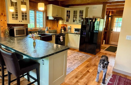 Granville House | BRAND NEW: Beautifully Restored Timber Frame Barn w/Hot Tub & Movie Theater