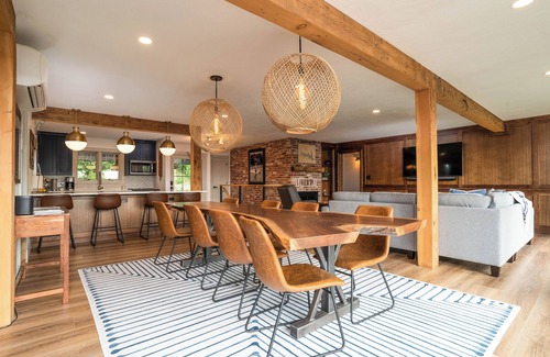 Lakeview House | BRAND NEW! Beautifully rehabbed 3 bedroom, 3 bathroom lake home.