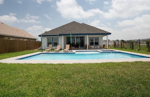 Port Isabel House | BRAND NEW BUILD! 4 Bed/3 Bath, Private Pool & Spa
