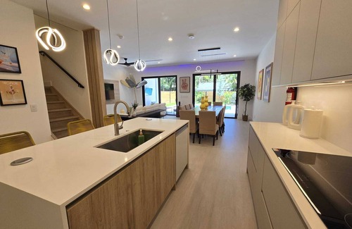 Croissant Park House | Brand new Built 4-bedroom pool house with fitness room, Heart of Fort Lauderdale