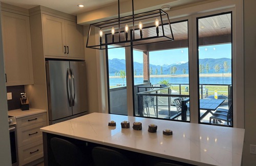 Harrison Hot Springs Condo | BRAND NEW 3-bedroom/2 bath waterfront condo in lovely Harrison Hot Springs