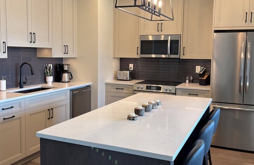 Harrison Hot Springs Condo | BRAND NEW 3-bedroom/2 bath waterfront condo in lovely Harrison Hot Springs