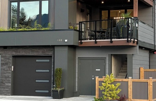 Harrison Hot Springs Condo | BRAND NEW 3-bedroom/2 bath waterfront condo in lovely Harrison Hot Springs