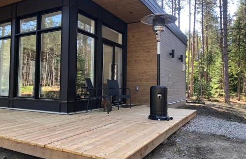 Mauricie Ski Chalet | Brand New with SPA - Le Repaire du Lievre Blanc