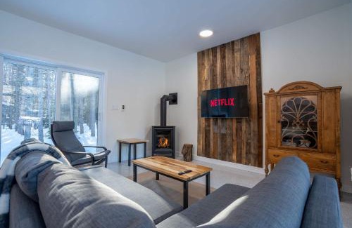 Mauricie Ski Chalet | Brand New with SPA - Le Repaire du Lievre Blanc