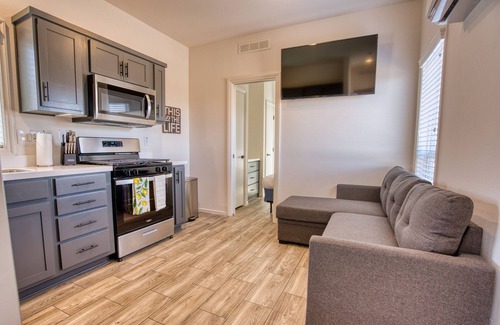 Ehrenberg RV Rental | Brand New Cabin along the Colorado River!