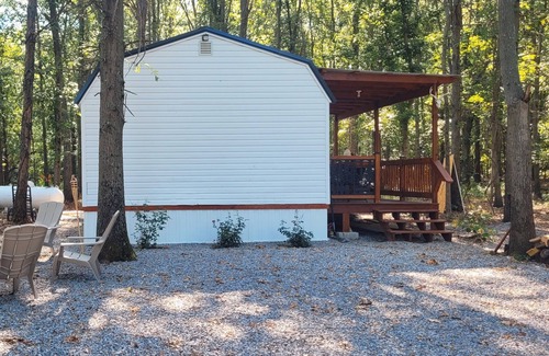 Bluford Cabin | Brand New Cabin conveniently located near Hwy 15, I-64, and I-57