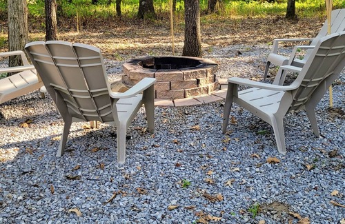 Bluford Cabin | Brand New Cabin conveniently located near Hwy 15, I-64, and I-57