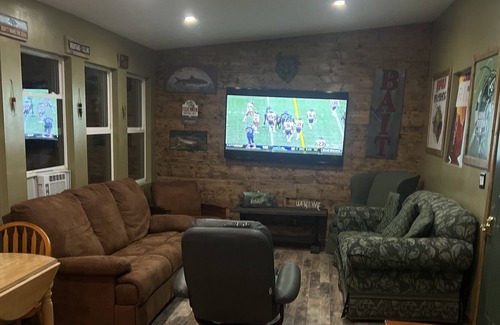 Hinton Cabin | Brand New Cabin on Greenbrier/New Room