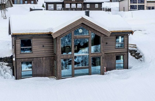 Sogndal Cabin | Brand new cabin with 10 beds, high standard and ski-in-ski-out