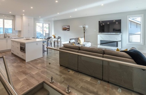 Okanagan-Similkameen House | BRAND NEW! Cartwright Mountain Ridge - Beautiful Brand New Home with Hot Tub!