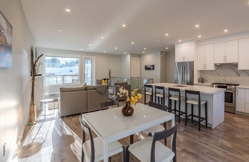Okanagan-Similkameen House | BRAND NEW! Cartwright Mountain Ridge - Beautiful Brand New Home with Hot Tub!