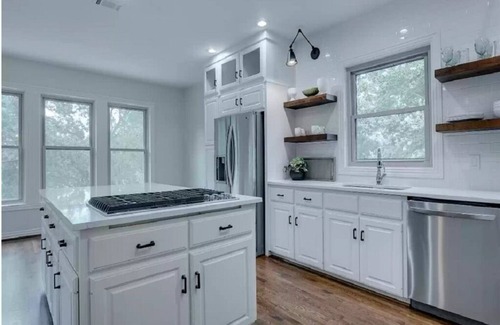 Grapevine House | BRAND NEW!Central DFW, Slps 12, Pool, 1 Acre, 4 bed 5 bath