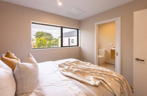 Addington Apartment | Brand New & Central Townhouse